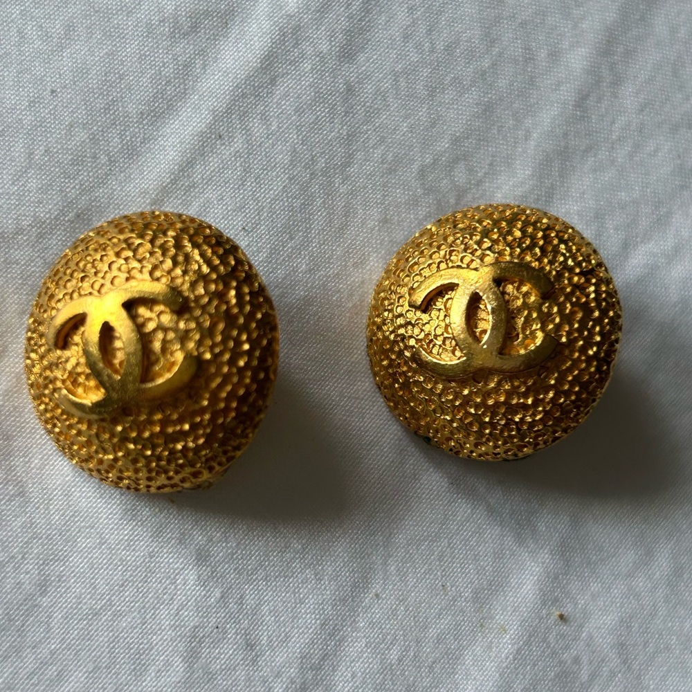 CHANEL Gold Textured Classic Clip On Earrings - Picture 9 of 9